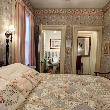 Barrister'S Bed & Breakfast Сенека Фолс Екстериор снимка